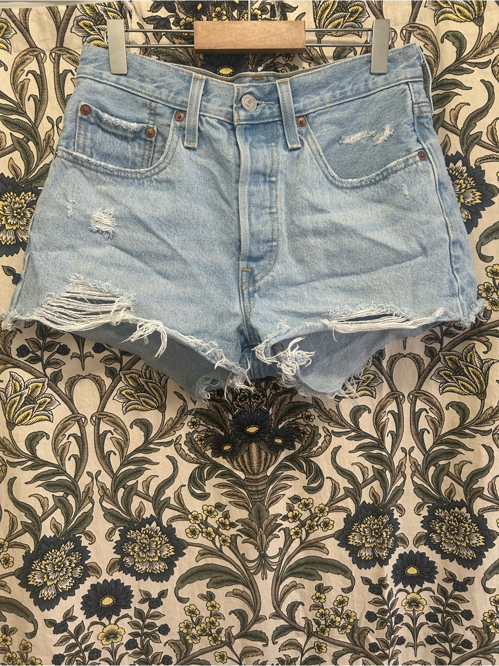 Levis Distressed Denim Shorts - Women